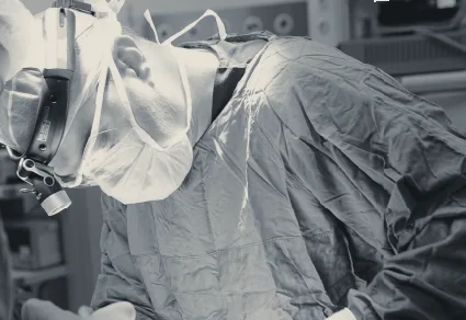 Dr. Dt. Seyit Yılmaz ameliyat sırasında